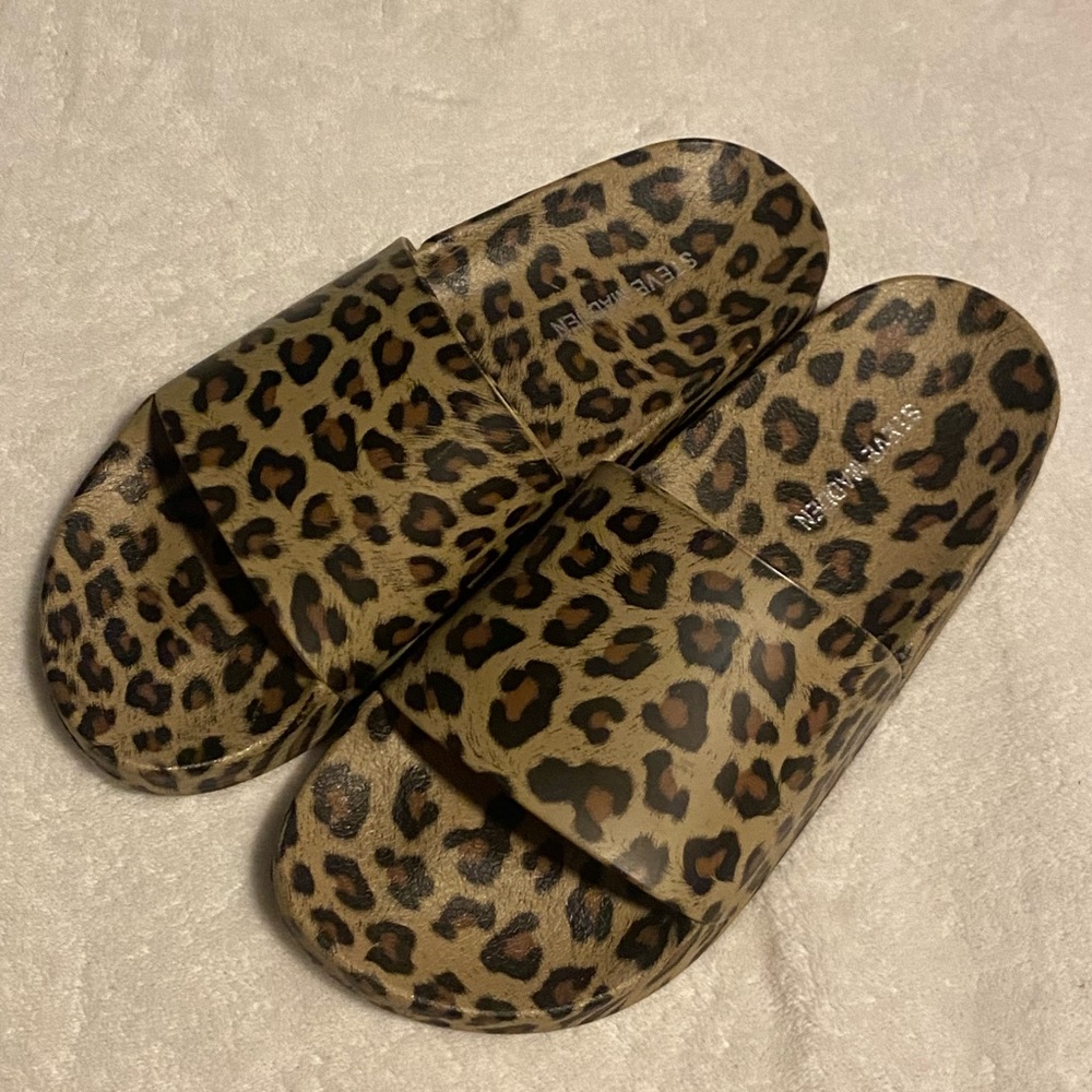 Brand New Steve Madden Cheetah Print Slides size 7